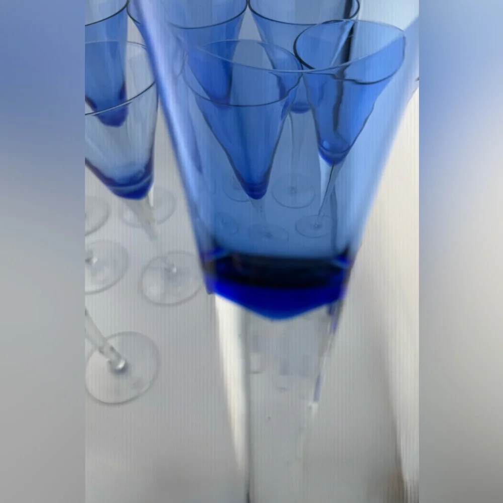 4 Crate & Barrel Blue Rhapsody tulip champagne flutes /martini glasses. 8oz